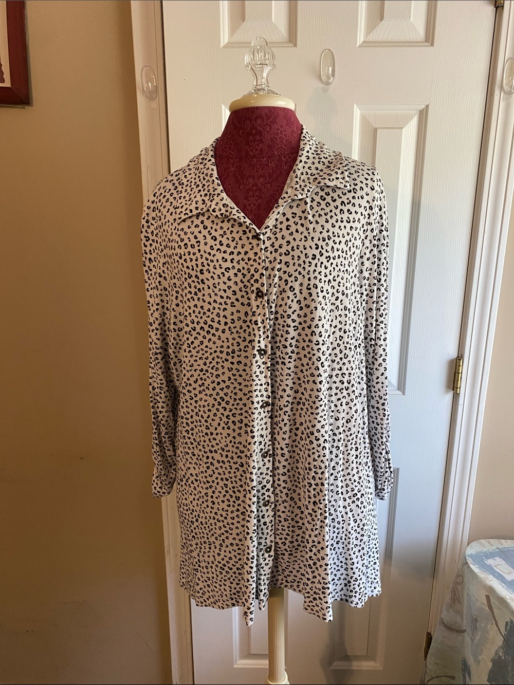 Kim Rogers Cream and Black Animal-Print Button-Up Shirt Size XL Soft and Cozy